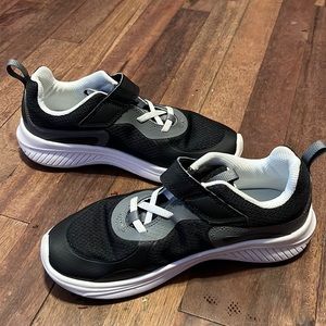 Kids shoes; All in motion